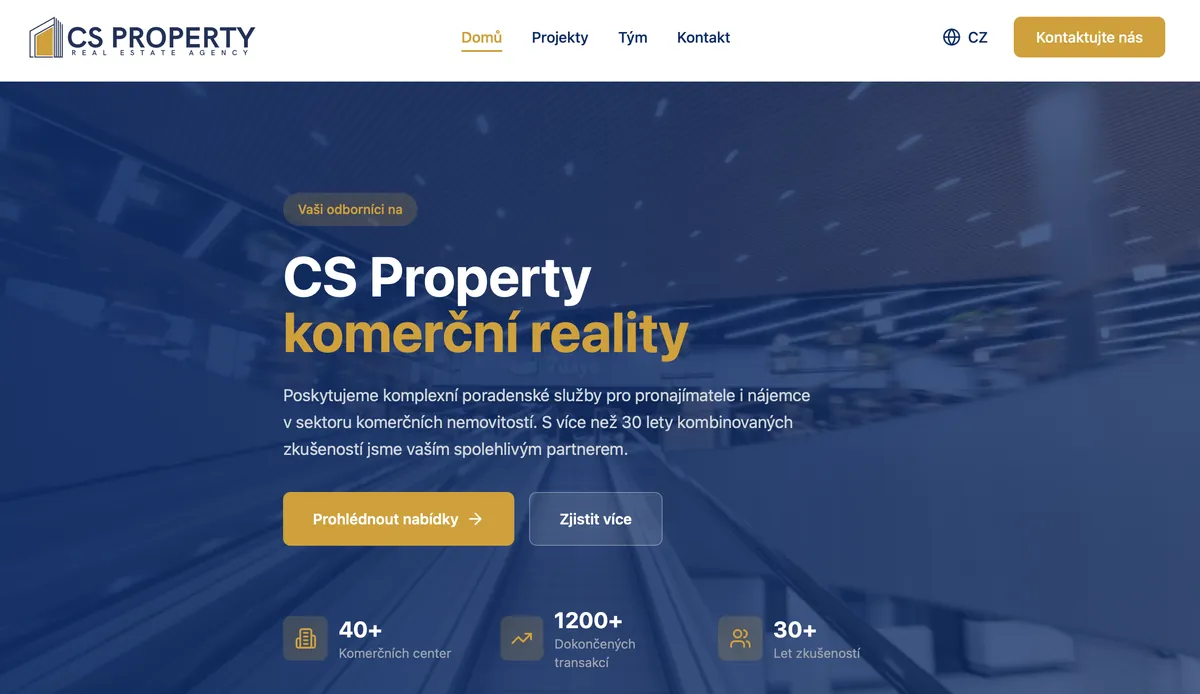 Úvodní stránka webu CS Property: modrý úvodní obraz s nadpisem CS Property komerční reality a žlutým tlačítkem.